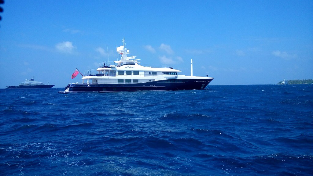 Motor yacht La Familia photographed in Maldivian waters