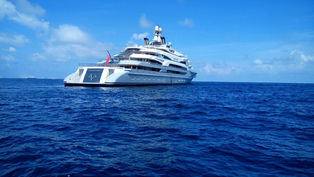 Ocean Victory photographed from the stern in Maldivian waters