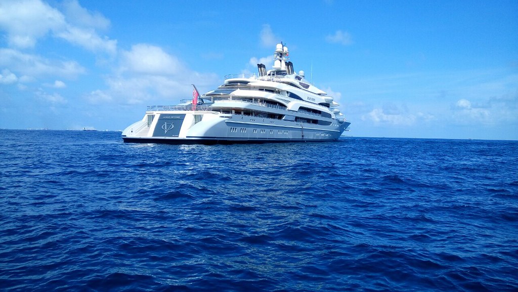 Ocean Victory photographed in Maldivian waters